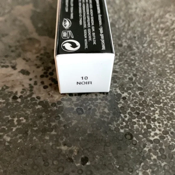 Marc Jacobs Beauty Velvet Noir Major Volume Mascara Noir #10 .17oz - Picture 5 of 8